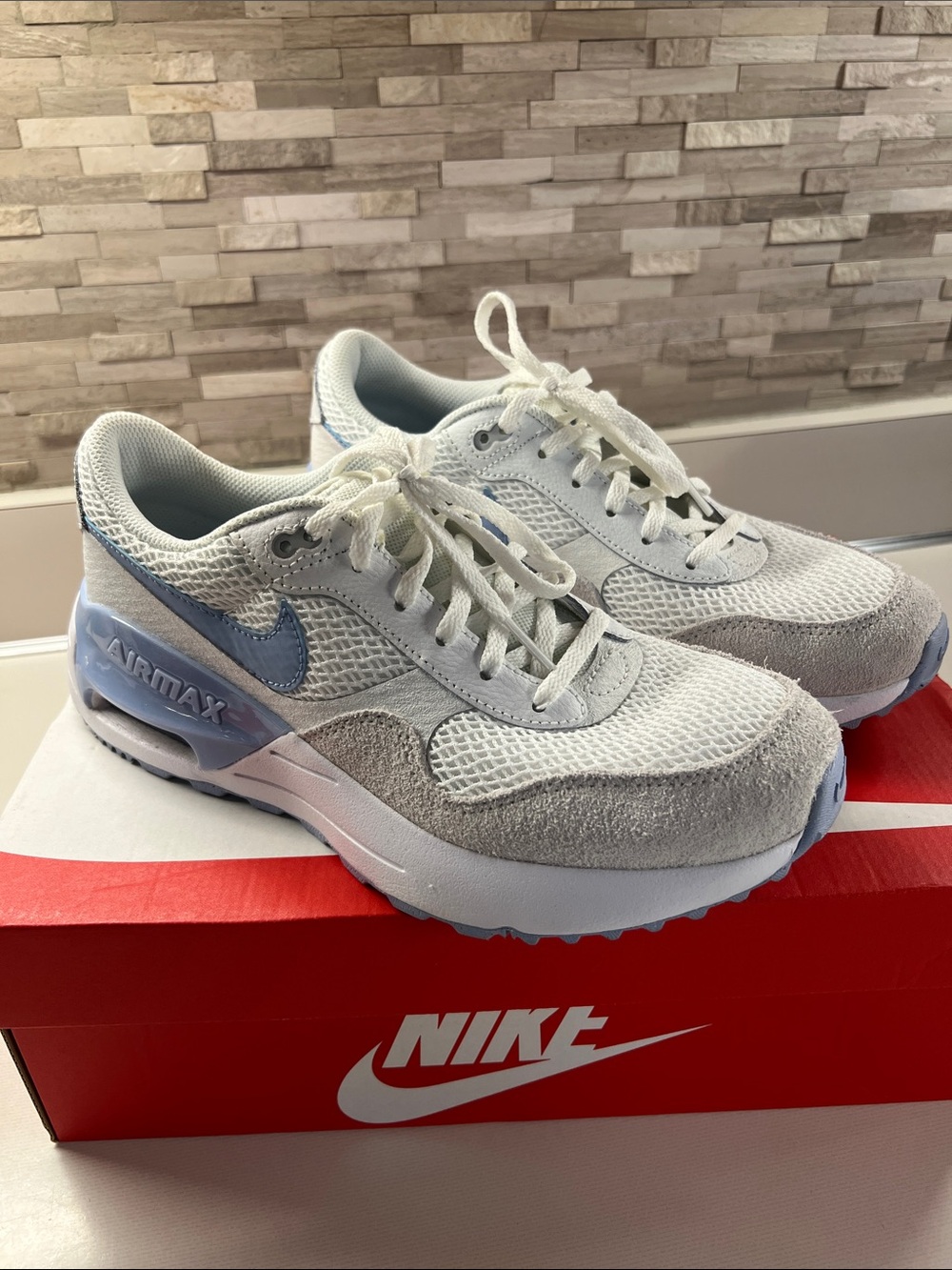 Nike Air Max Women’s White & Light Blue Sneakers — EU40 / Y7 /8W